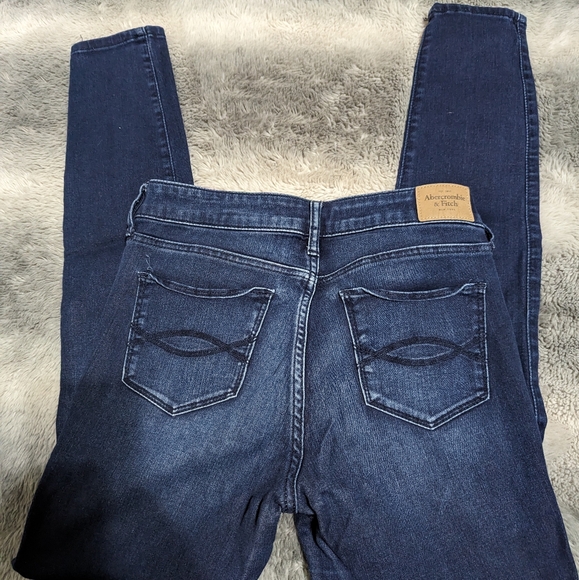 Abercrombie &Fitch jeans - Picture 3 of 3